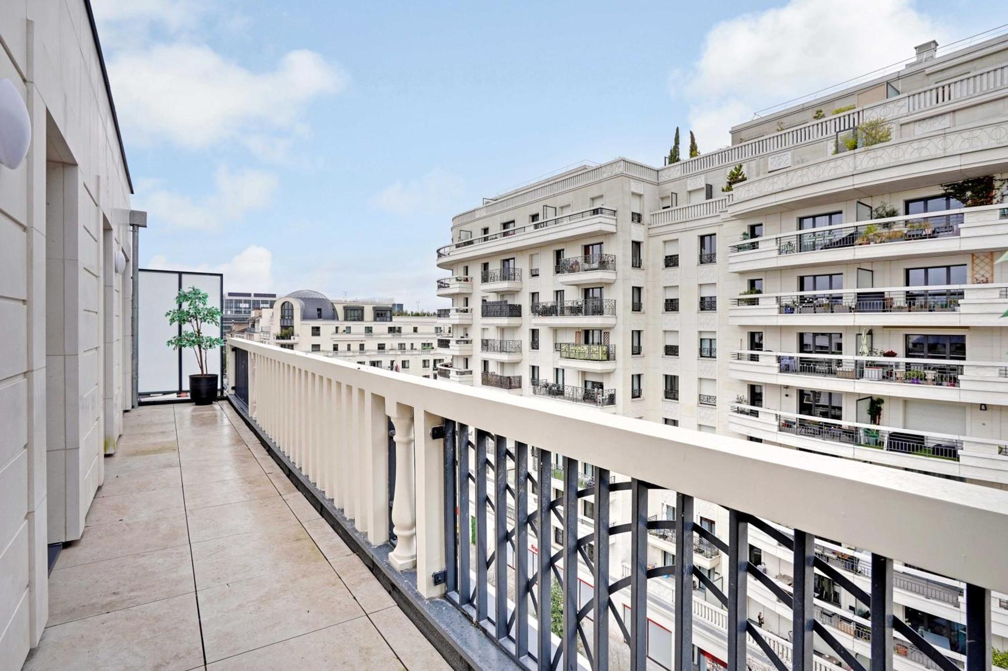 Raffinement Et Confort Dans Cette Residence A Levallois-Perret Exterior photo