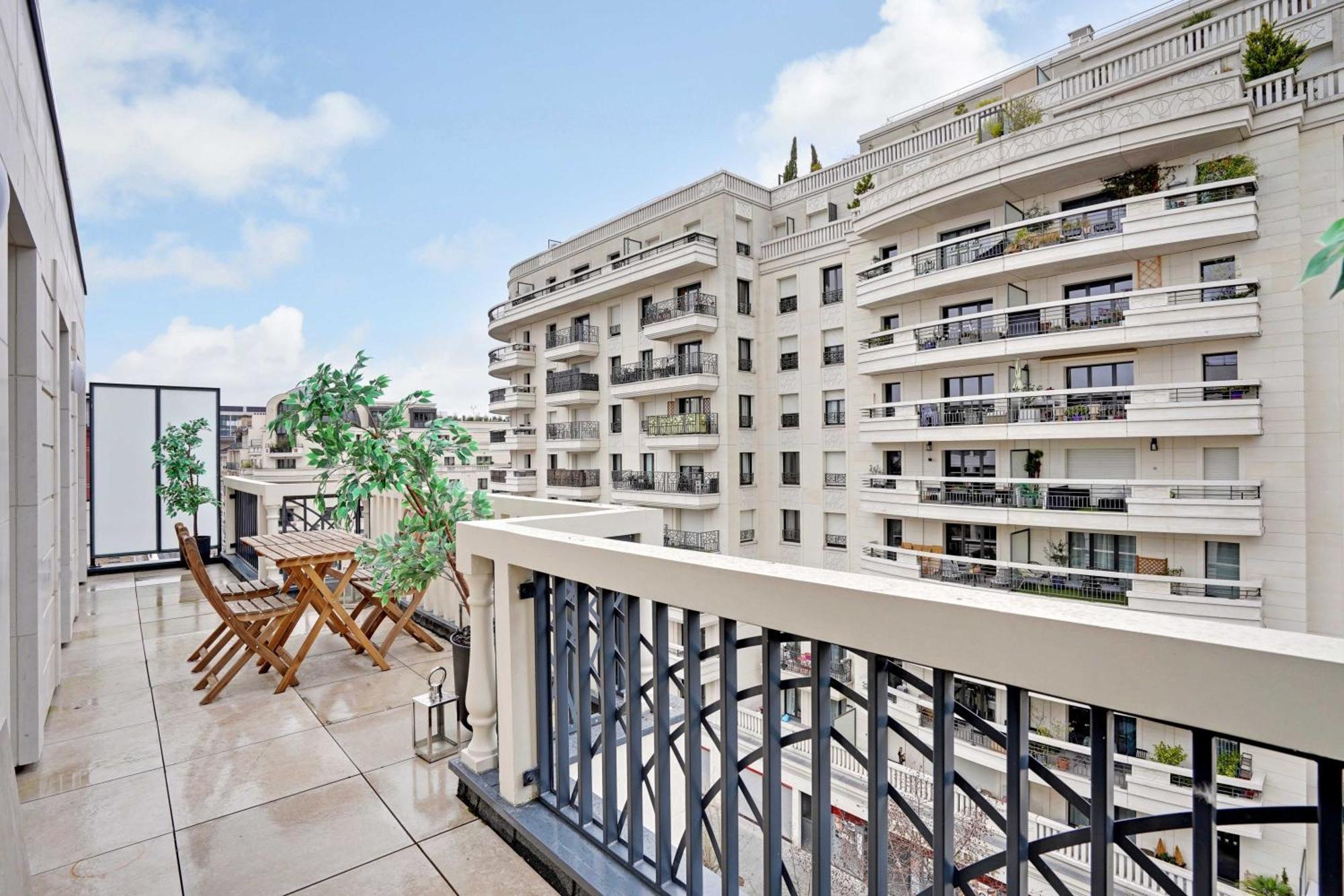Raffinement Et Confort Dans Cette Residence A Levallois-Perret Exterior photo