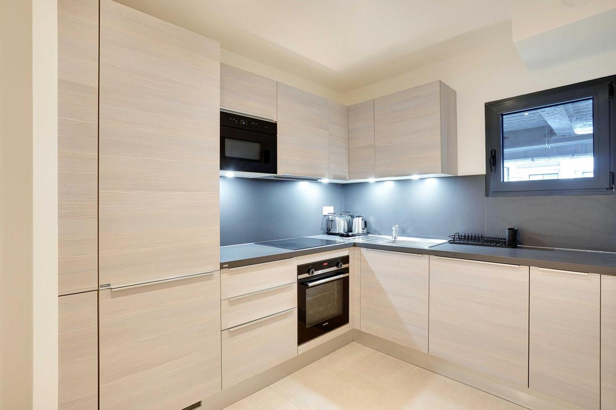 Raffinement Et Confort Dans Cette Residence A Levallois-Perret Exterior photo