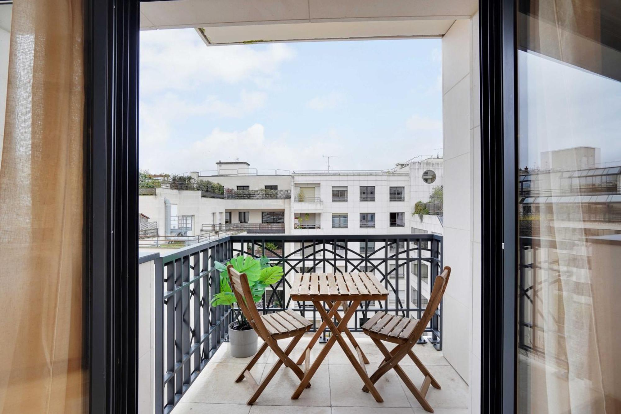 Raffinement Et Confort Dans Cette Residence A Levallois-Perret Exterior photo