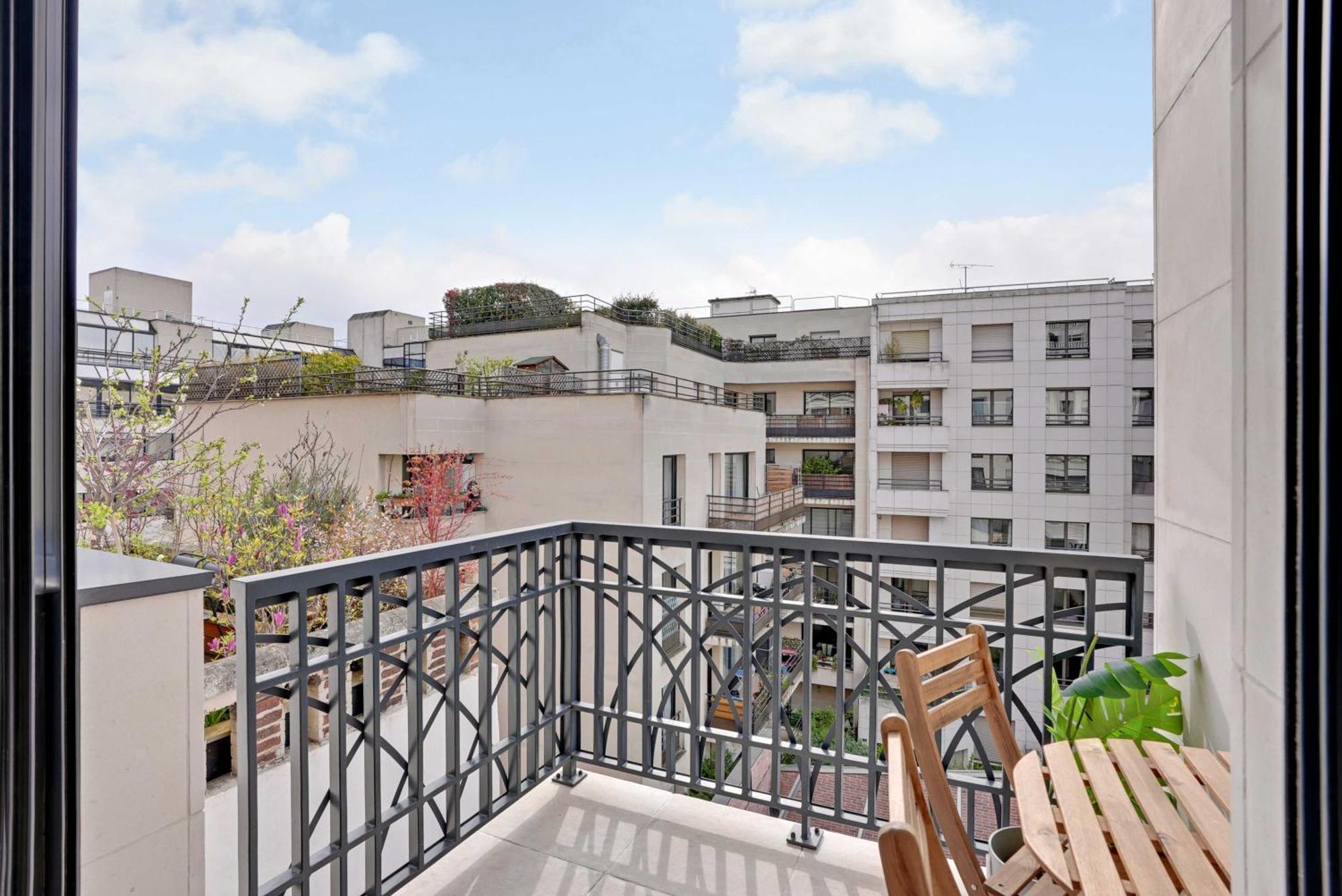 Raffinement Et Confort Dans Cette Residence A Levallois-Perret Exterior photo