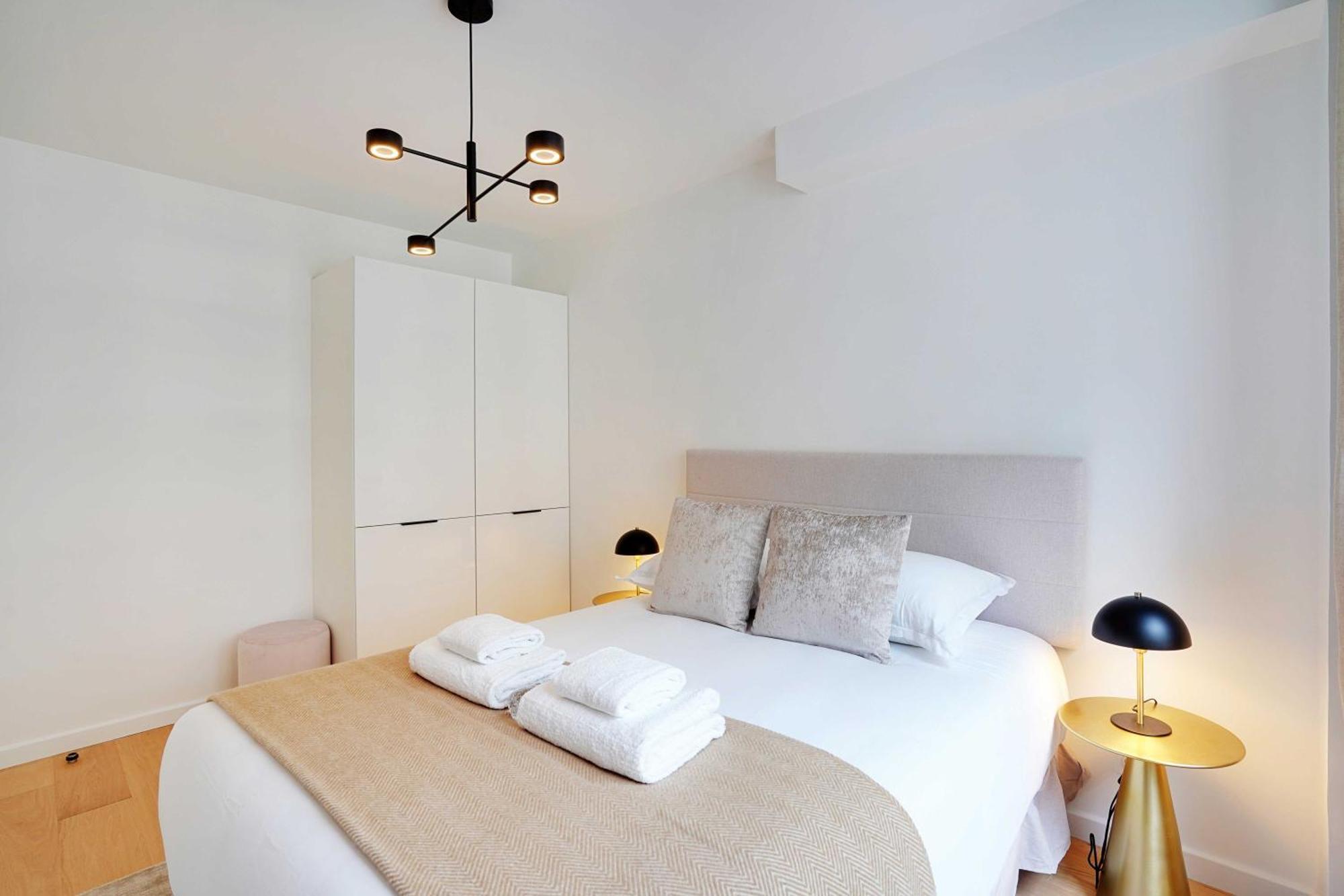 Raffinement Et Confort Dans Cette Residence A Levallois-Perret Exterior photo